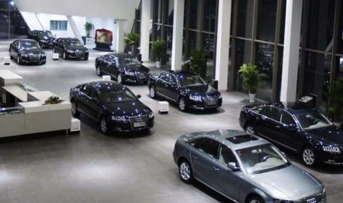 國內(nèi)最大汽車經(jīng)銷商賣地求生，店員工資數(shù)月未發(fā)，行業(yè)危機凸顯