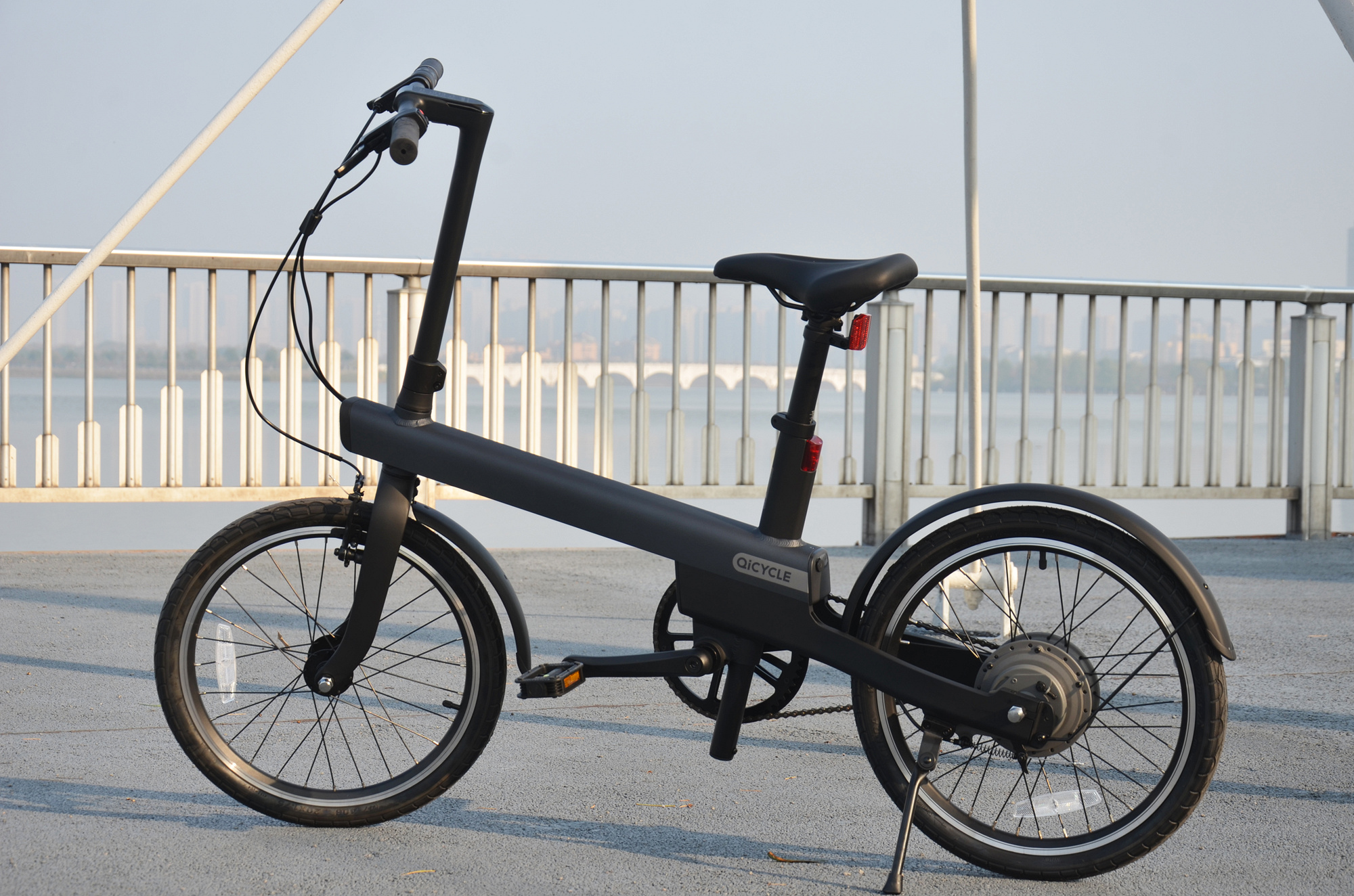 小米生態鏈&ldquo;電動助力自行車&rdquo;評測:鋁合金車架,40km助力騎行